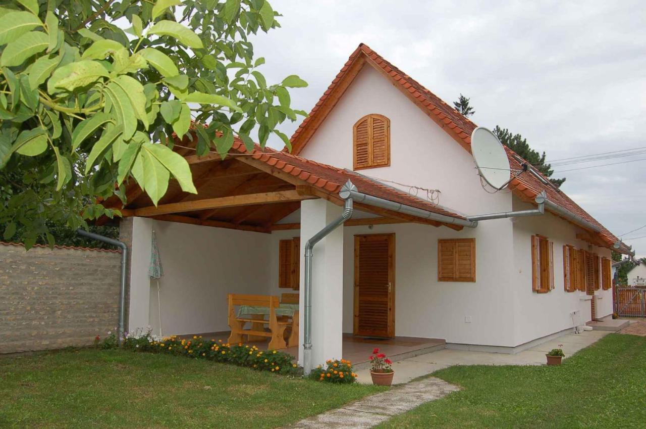 Apartment Balatonbereny 8 Экстерьер фото
